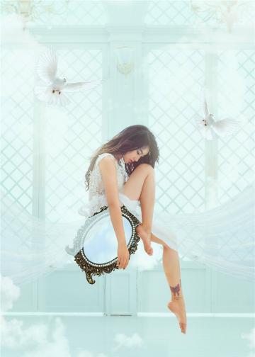皮肤白皙的美女奇幻寫真