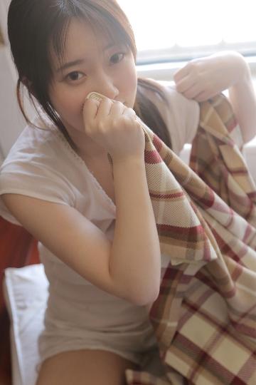 日本美女白色短袖情趣诱惑写真