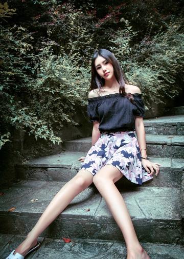 清纯气质美女校花