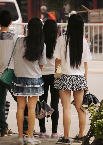 长沙大学城街拍美女学生