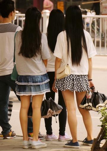 长沙大学城街拍美女学生