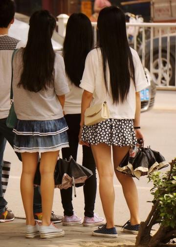 长沙大学城街拍美女学生