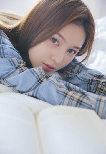 高颜值美女模特细长美腿衬衣美女写真