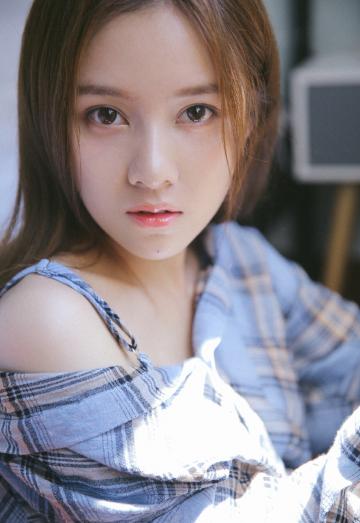 高颜值美女模特细长美腿衬衣美女写真