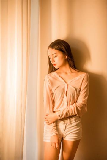 江文文清冷气质写真