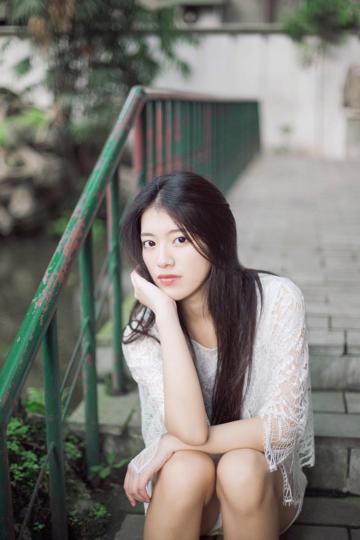 户外清新美少女甜美写真