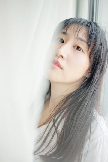 简约白衬衣 清新少女私房照大秀美腿