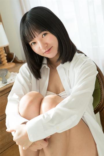 日本清纯美女西永彩奈的私房旅行写真