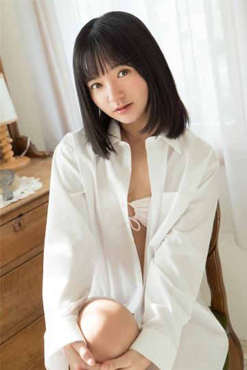 日本清纯美女西永彩奈的私房旅行写真