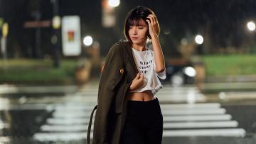 气质短发美女街拍高清桌面壁纸