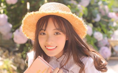 粉色甜美少女高清桌面壁纸