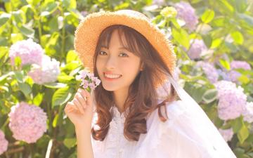 粉色甜美少女高清桌面壁纸