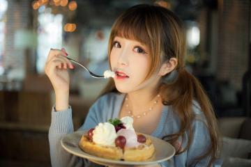 90后童颜女神杨伊