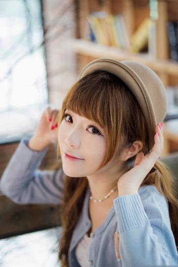 90后童颜女神杨伊
