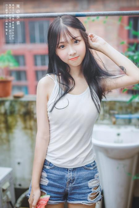  清凉美女夏日吃西瓜写真 长发娃娃脸无敌可爱