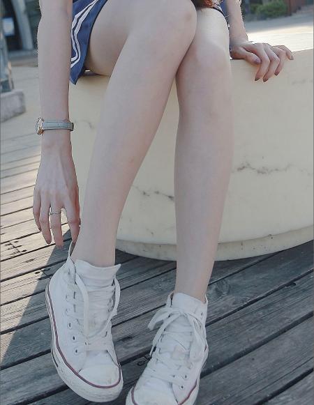 性感美腿外拍肉色丝袜美女写真
