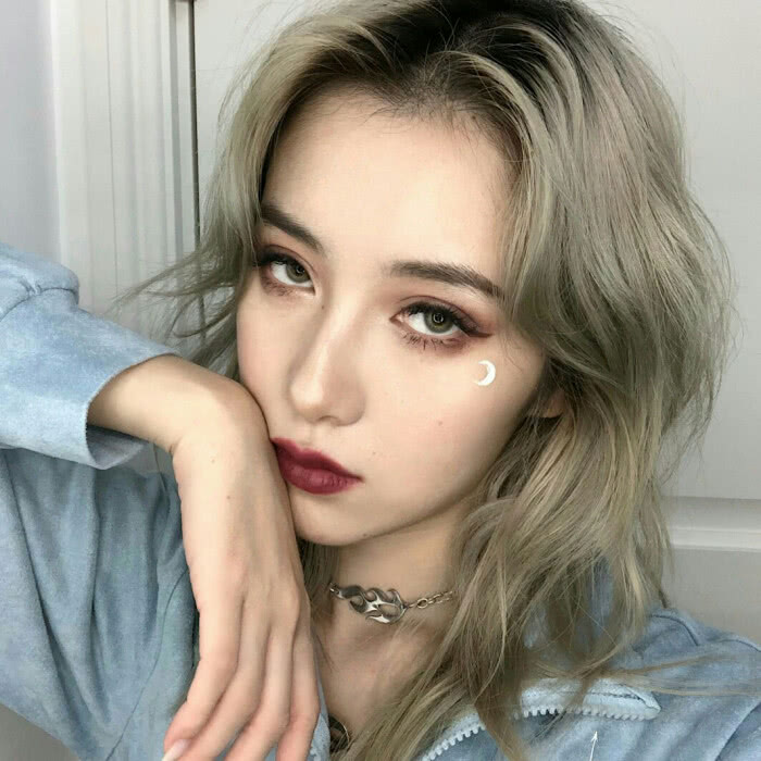 深秋超A女头像：我对你的喜欢藏不住了