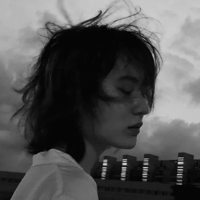 深秋超A女头像：我对你的喜欢藏不住了