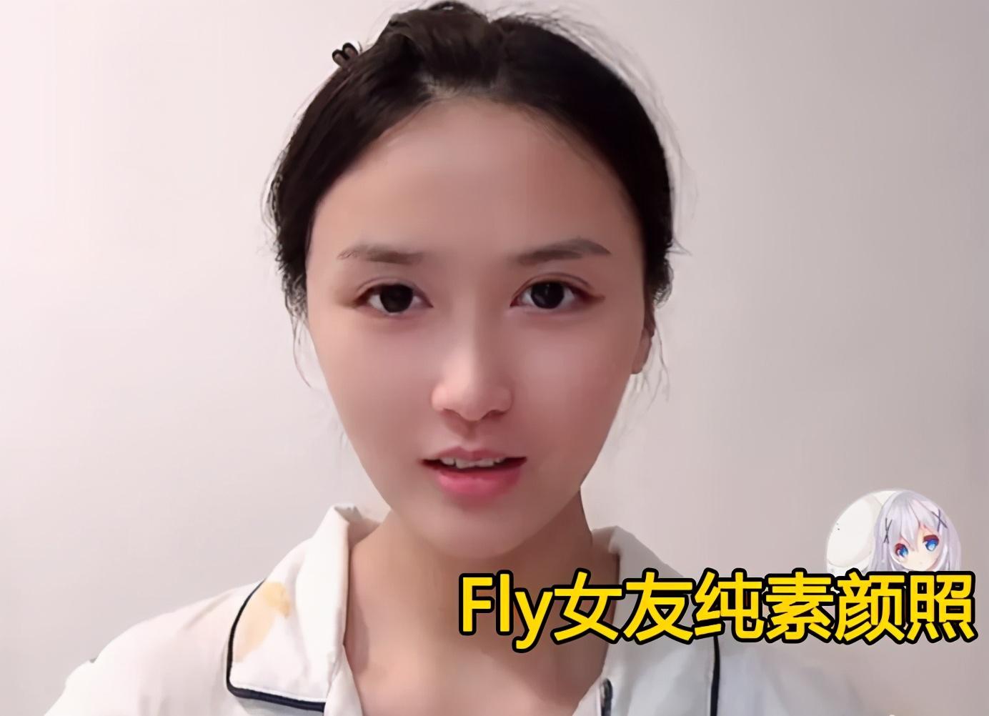 Fly女友汉服出镜，粉丝纷纷被纤腰折服，直男Fly却如此评价